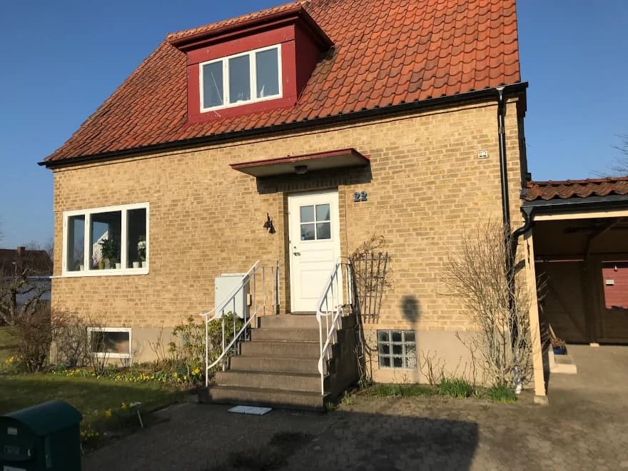 Nymurat garage med slätputs